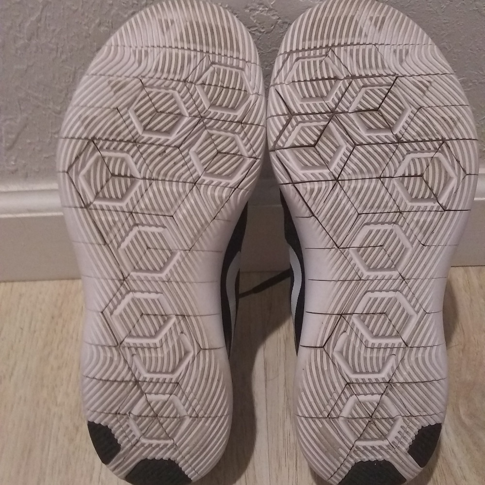 Nike - Picture 4 of 5